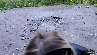 POV video javnega oralnega seksa z blondinko