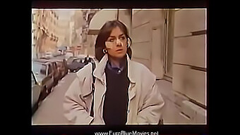 Un Film Clasic Francez Cu Asistente Cu Sânii Mari Și Un Film Complet Din 1985