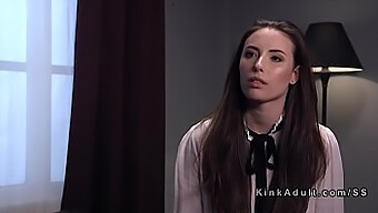 Casey Calvert ogranicza i karze uległego niewolnika