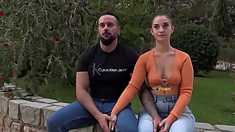 Nový pár, Candy Fly a její přítel, zkoumají své sexuální touhy venku a nahrávají své první porno video